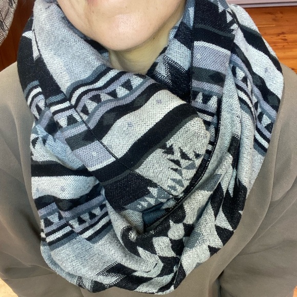 Reversible Infinity Scarf - Picture 5 of 6